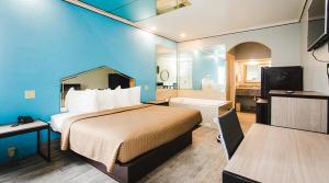 Postel nebo postele na pokoji v ubytování Executive inn Bacliff