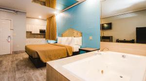 Postel nebo postele na pokoji v ubytování Executive inn Bacliff