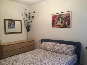 a bedroom with a bed and a painting on the wall at Il ponticello in Ortona