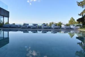 a swimming pool with a couch and some water at Boutique hotel Urbisol in Calders