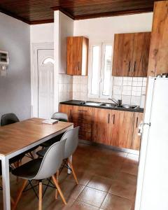 Kuchyň nebo kuchyňský kout v ubytování Nikos psathaki apartment 3