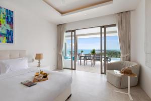 Postel nebo postele na pokoji v ubytování Samui Bayside Luxury Villas + 37 fotografií