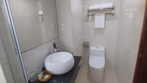 A bathroom at Hanoi Endless Hotel