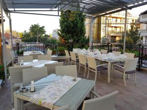 A restaurant or other place to eat at Mirana Family Hotel
