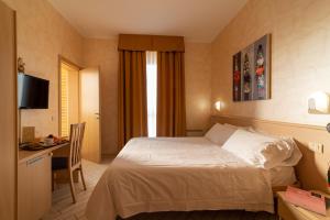 Ein Bett oder Betten in einem Zimmer der Unterkunft Hotel Mirandola