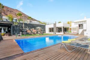 Villa con piscina y casa en Villa Abaego, en Playa Blanca