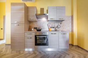 A kitchen or kitchenette at Paradise Home