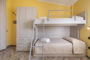 A bed or beds in a room at Paradise Home