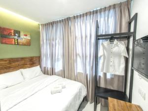 Postel nebo postele na pokoji v ubytování Econtel Queensbay