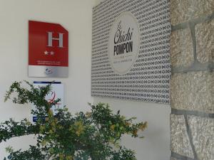Certifikát, hodnocení, plakát nebo jiný dokument vystavený v ubytování Hôtel Ambroise