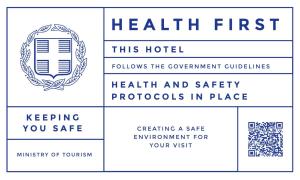 zestaw czterech logo stosowanych protokołów bezpieczeństwa i higieny pracy w obiekcie Hotel Galaxy w mieście Krepeni