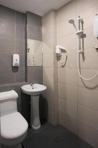 Koupelna v ubytování Econtel Queensbay