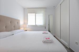 Łóżko lub łóżka w pokoju w obiekcie Marbella Suites
