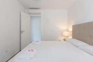 Łóżko lub łóżka w pokoju w obiekcie Marbella Suites