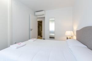 Łóżko lub łóżka w pokoju w obiekcie Marbella Suites