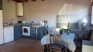Kuchnia lub aneks kuchenny w obiekcie Casita Junto al Río Deva