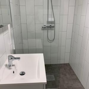 Kamar mandi di Trysnes Brygge