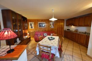 a kitchen with a table and a dining room at L'Atelier du Temps - BODON APPARTEMENT in Cogne