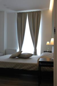 A bed or beds in a room at CALLA, CALLUNA & GARDENIA APARTMENTS