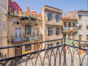 En balkon eller terrasse på ALIBI by YoursPorto