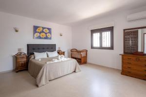 Ένα ή περισσότερα κρεβάτια σε δωμάτιο στο Nerja Capistrano Villa +16 φωτογραφίες