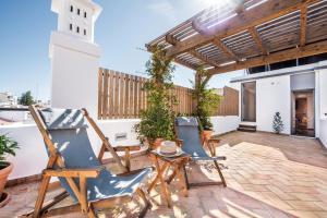 an outdoor patio with two chairs and a table at Lemon Tree Stay in Faro