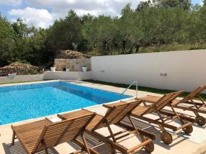 Bazén v ubytovaní Holiday Home Antonija alebo v jeho blízkosti