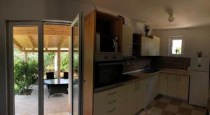 Kuchyňa alebo kuchynka v ubytovaní Holiday Home Antonija