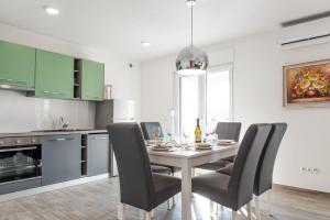 Kuchyň nebo kuchyňský kout v ubytování Apartments Žilić