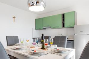 Kuchyň nebo kuchyňský kout v ubytování Apartments Žilić