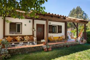 a home with a pergola in the yard at Quinta Camarena in Cercal