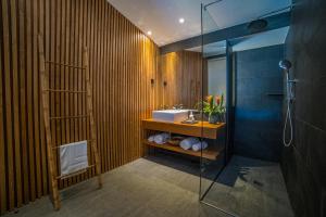 a bathroom with a sink and a glass shower at Sense of Ofir in Fão