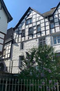 Das Gebäude in dem sich das Privatzimmer befindet