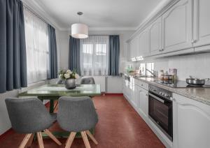 Kuchyň nebo kuchyňský kout v ubytování Lisi Family Hotel