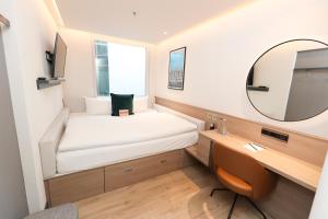 Postel nebo postele na pokoji v ubytování Marlin Hotel Stephens Green