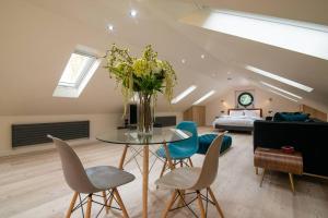 Imagen de la galería de Luxury Coach house next to woodland in Knutsford, en Knutsford