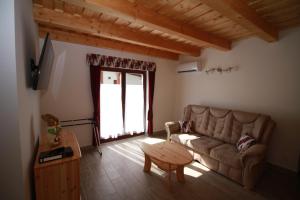 Posezení v ubytování BONI Apartmanok
