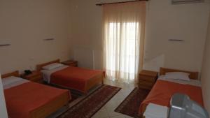 A bed or beds in a room at Hotel Kastro