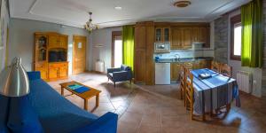 A kitchen or kitchenette at Apartamentos Rurales El Prado