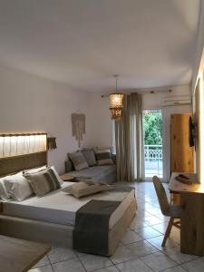 เตียงในห้องที่ Porto Thassos Apartments & Studios