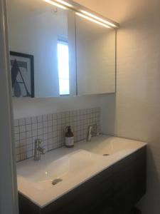 Koupelna v ubytování BnB Thuroe + 30 fotografií