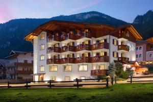 Nespecifikovaný výhled na hory nebo výhled na hory při pohledu z hotelu