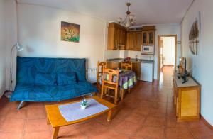 A kitchen or kitchenette at Apartamentos Rurales El Prado