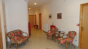 A seating area at Hotel Kastro