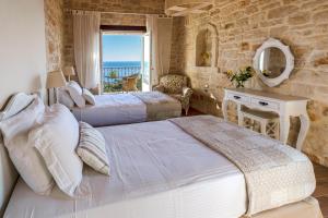 Postel nebo postele na pokoji v ubytování Yiameli Villas with Private Pool
