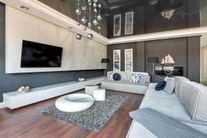 Telewizja i/lub zestaw kina domowego w obiekcie Blue Mandarin Marina