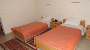 A bed or beds in a room at Hotel Kastro