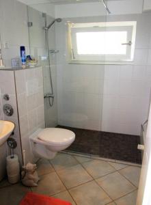 A bathroom at Sasishaus