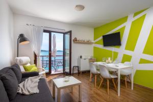 Foto dalla galleria di Apartments Villa Zrinka a Rogoznica (Rogosnizza)