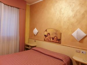 Postel nebo postele na pokoji v ubytování HOTEL PARADISO
